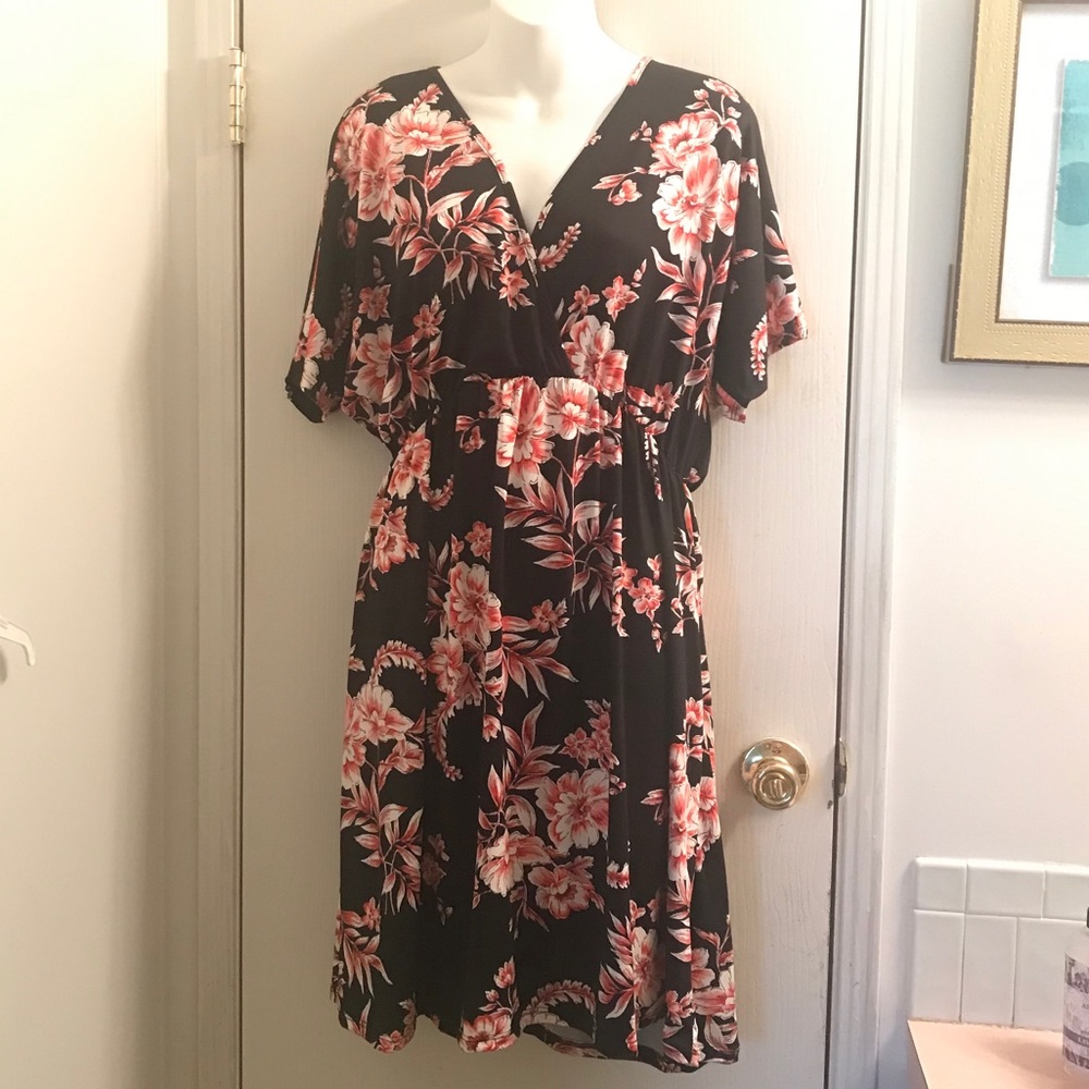 (2X) Plus Size Floral Print Surplice Swing Dress - Picture 4 of 7